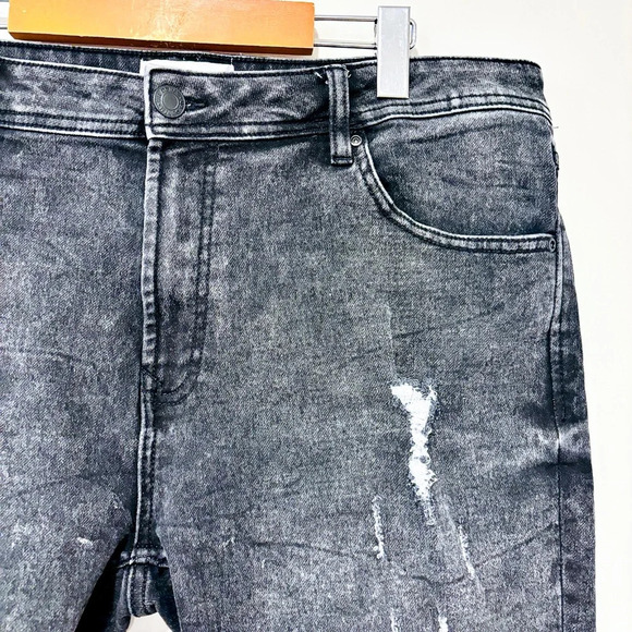 UH DENIM Distressed Black Jean Bermuda Shorts – Size 36 * - Picture 3 of 8